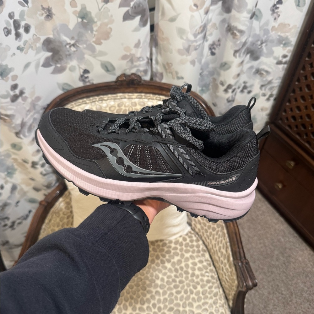 Saucony Women's Black trail hiking Shoes TR17